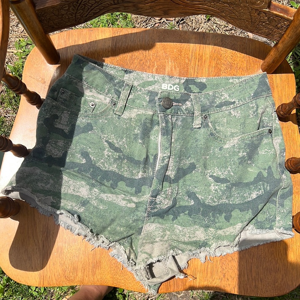 BDG camo high waist shorts size 27w